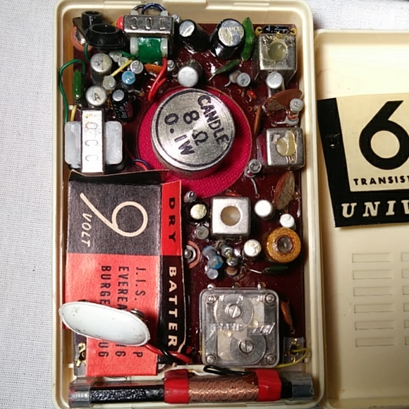 Universal 6 Transistor Eliminator Radio With Leather Case - Picture 4 of 7